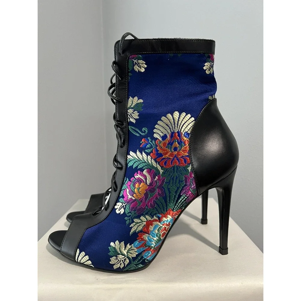 Angela Mitchell Vehuel Booties Size 39 Embroidered Made In Italy US Size 8.5